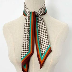 Houndstooth pattern twilly scarf